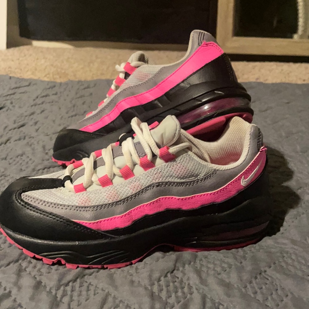 Girls Nike Airmax size 2.5